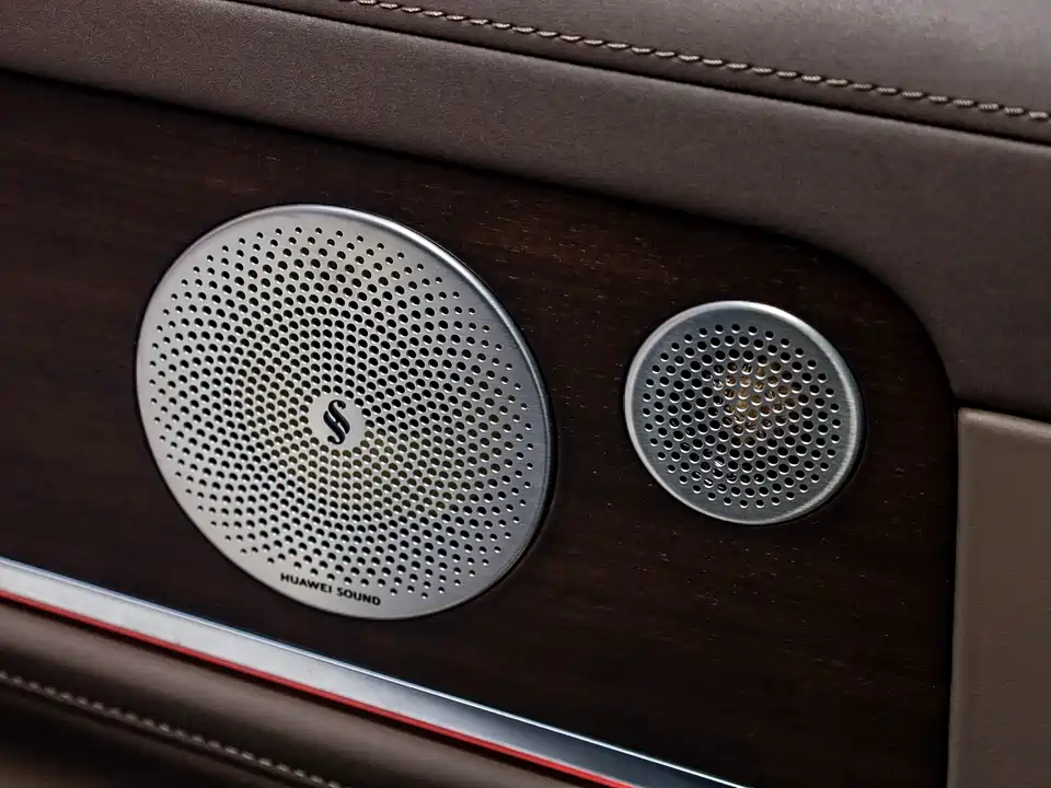 AITO Ask the world M9