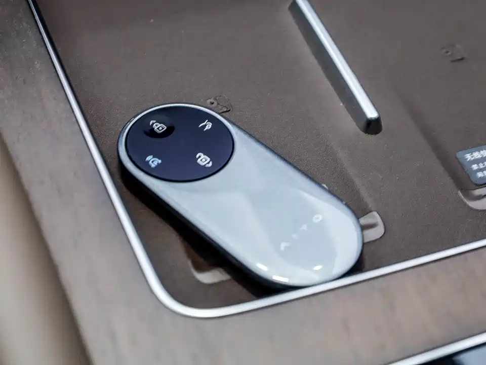 AITO Ask the world M9