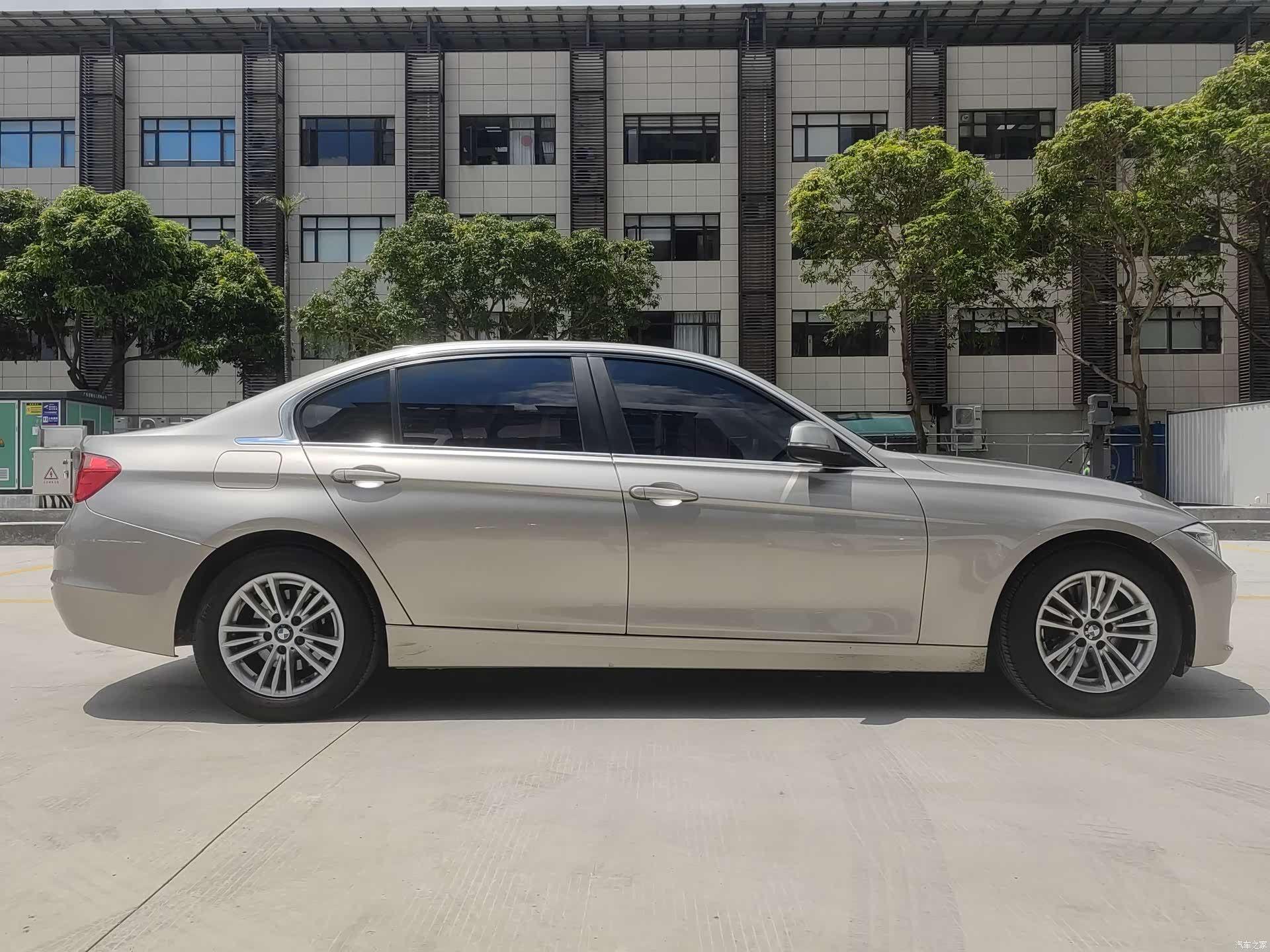 BMW 3 Series, 2015 10