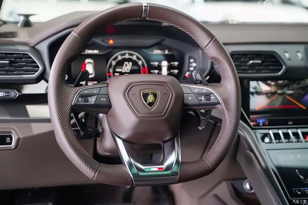 Lamborghini Urus, 2024 19
