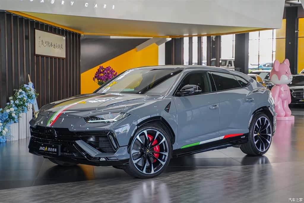 Lamborghini Urus, 2024 1