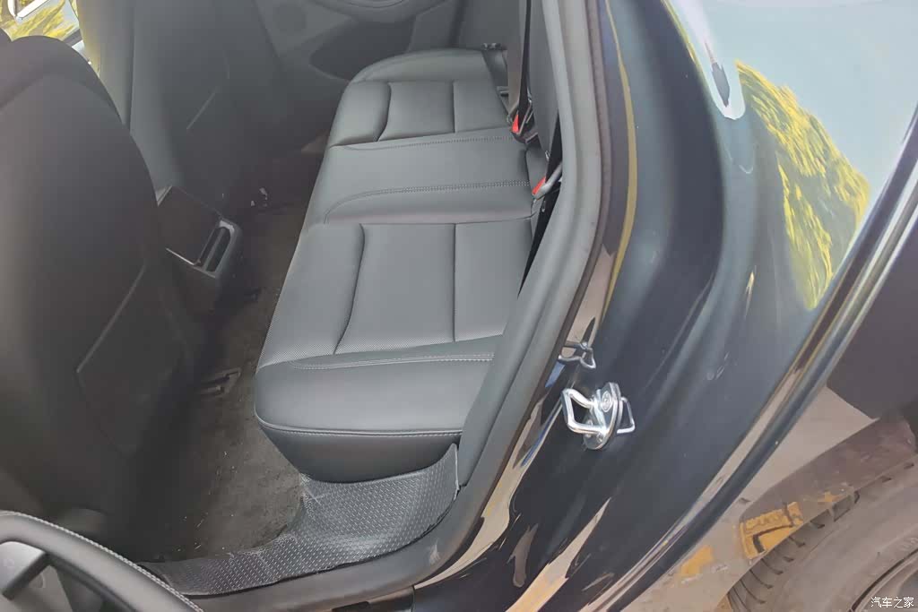 Tesla Model 3, 2024 11
