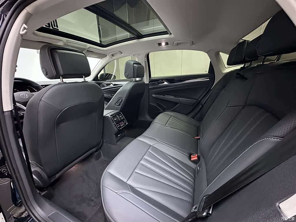 Volkswagen Passat, 2025 8