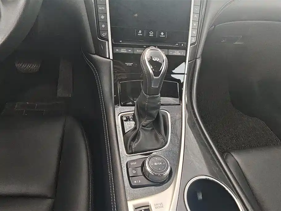 Infiniti Q50L