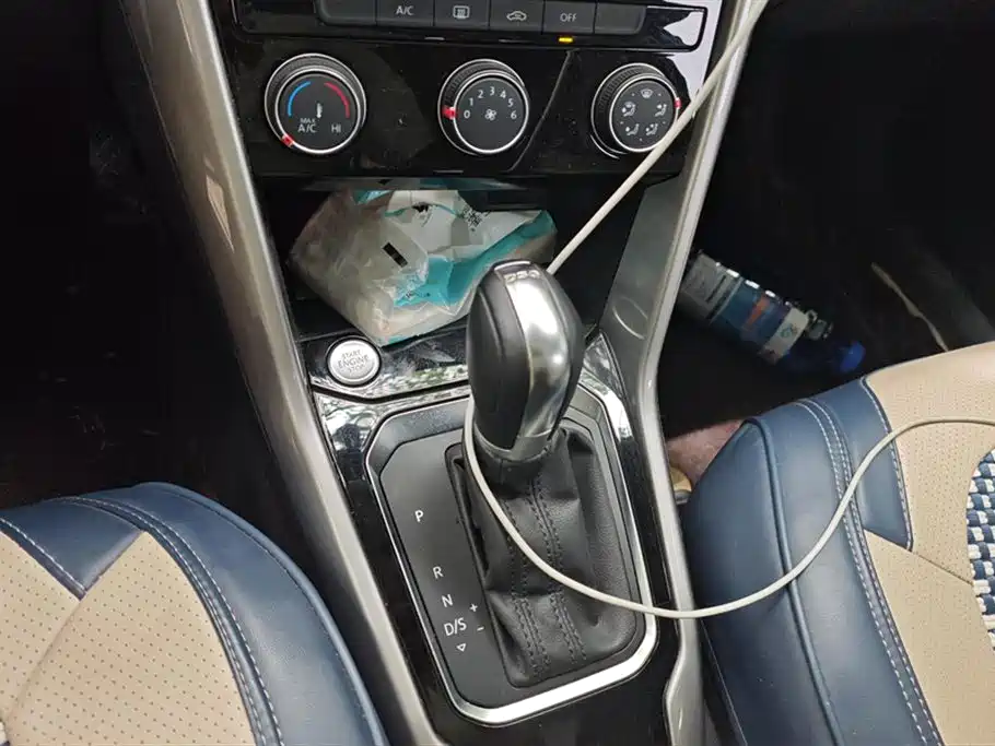 Volkswagen T-ROC exploring Songs