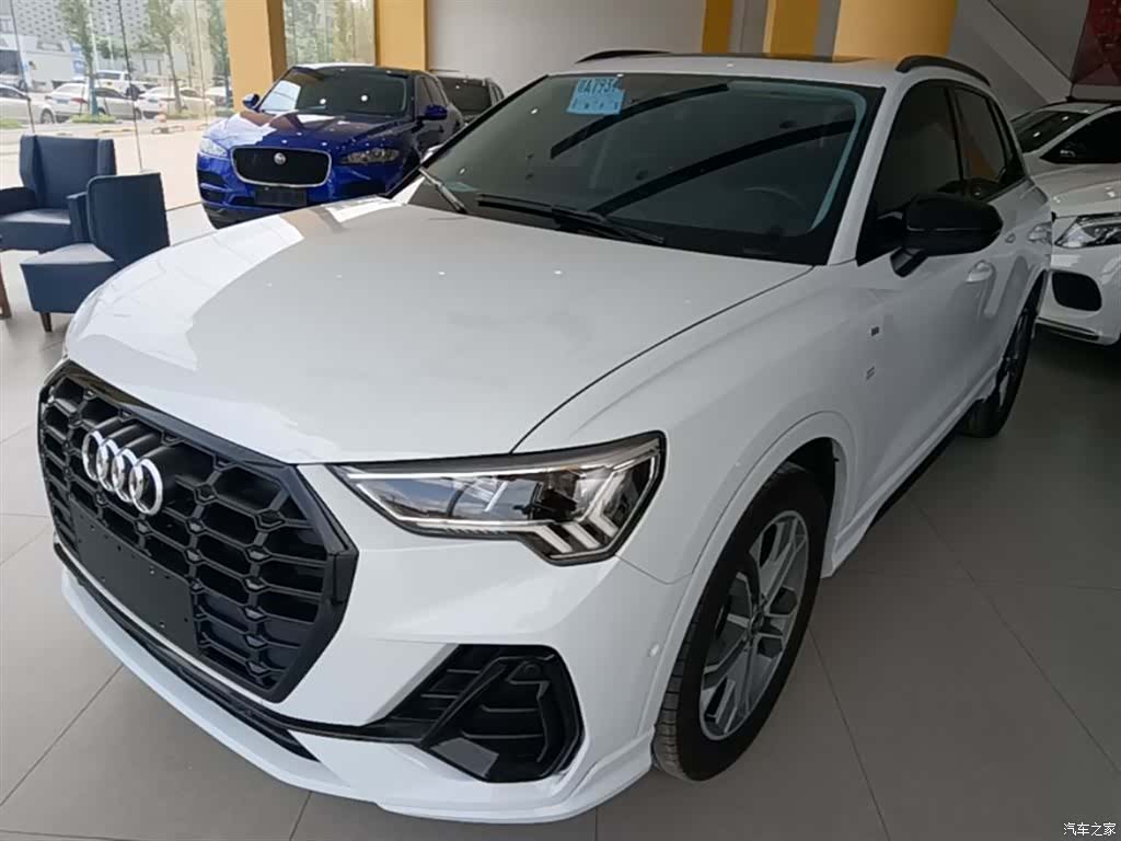 Audi Q3, 2023 2
