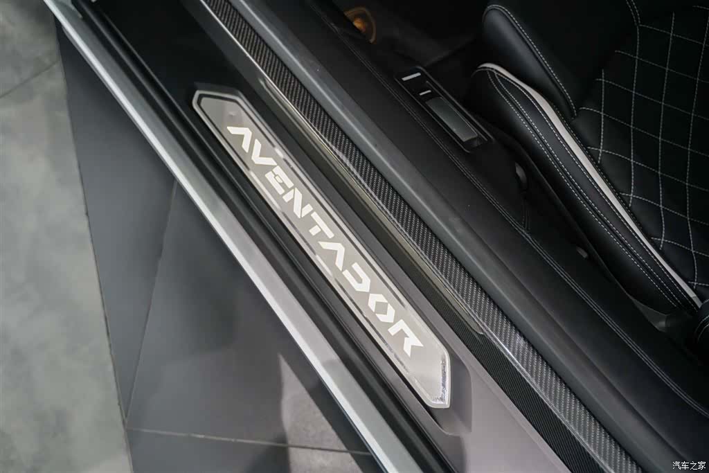 Lamborghini Aventador, 2019 23