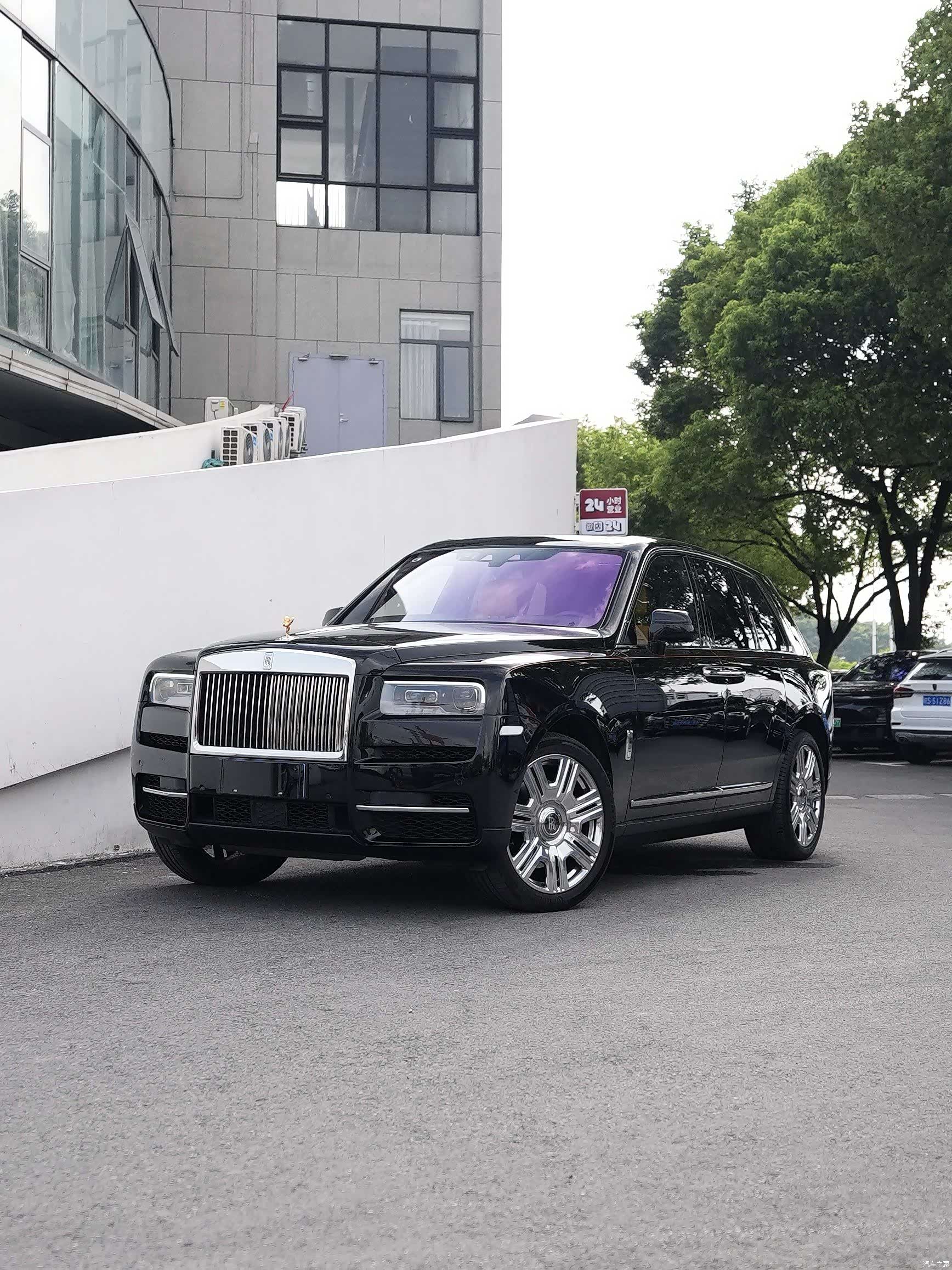 Rolls-Royce Cullinan, 2022 1