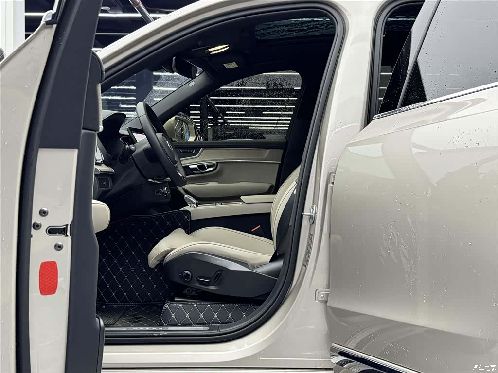 Volvo XC90, 2026 6