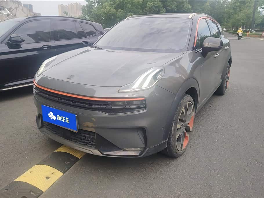 Lynk & Co 06