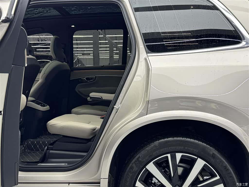 Volvo XC90, 2026 7