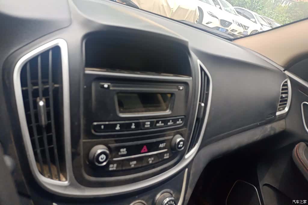 Wuling 560, 2016 13
