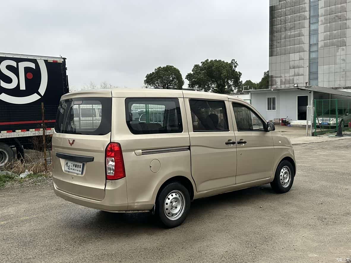 Wuling V, 2018 все фото