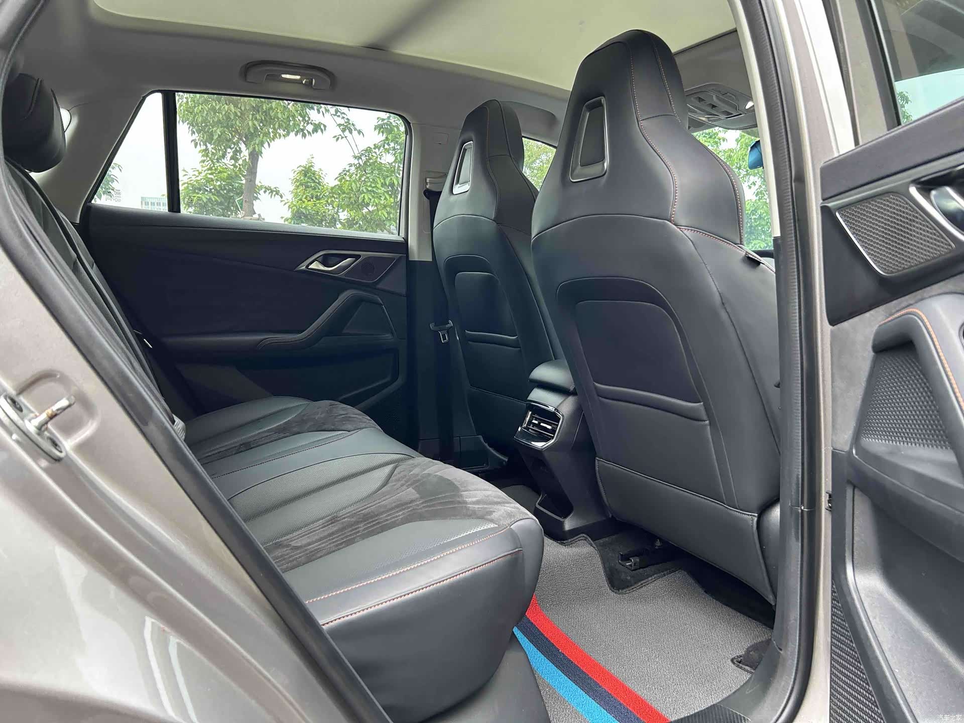 Roewe D5X, 2024 все фото