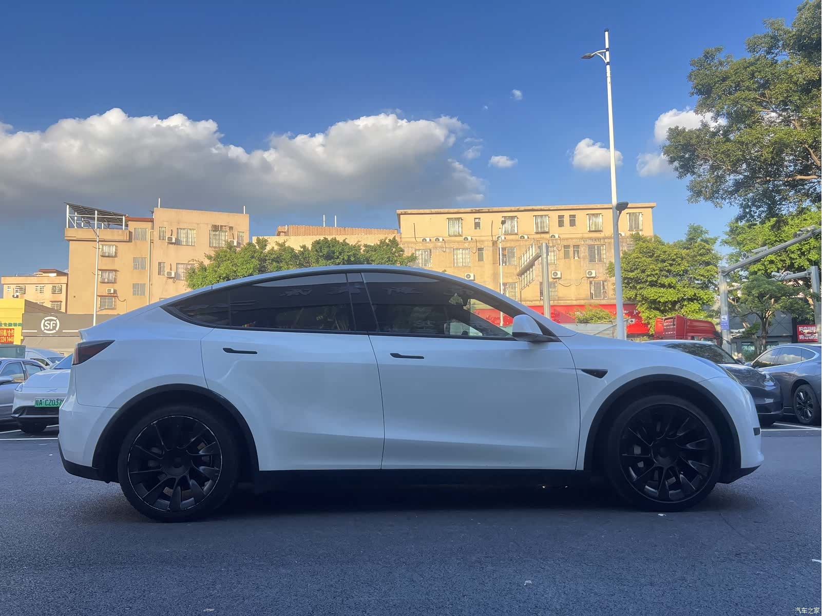 Tesla Model Y, 2023 22