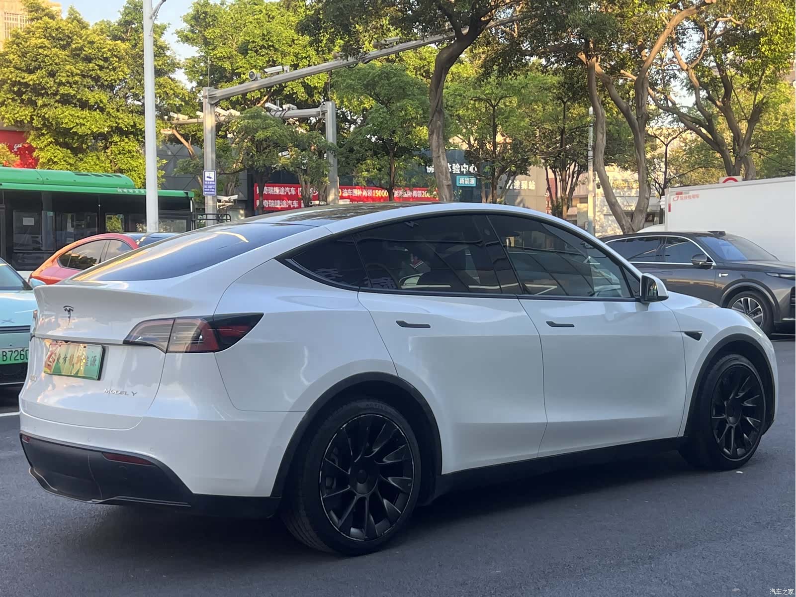 Tesla Model Y, 2023 36