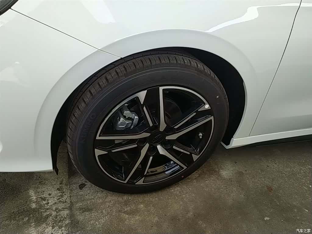 Geely Binray, 2026 23