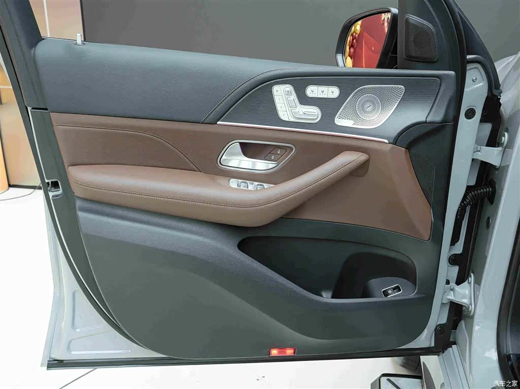 Mercedes-Benz GLS, 2025 15