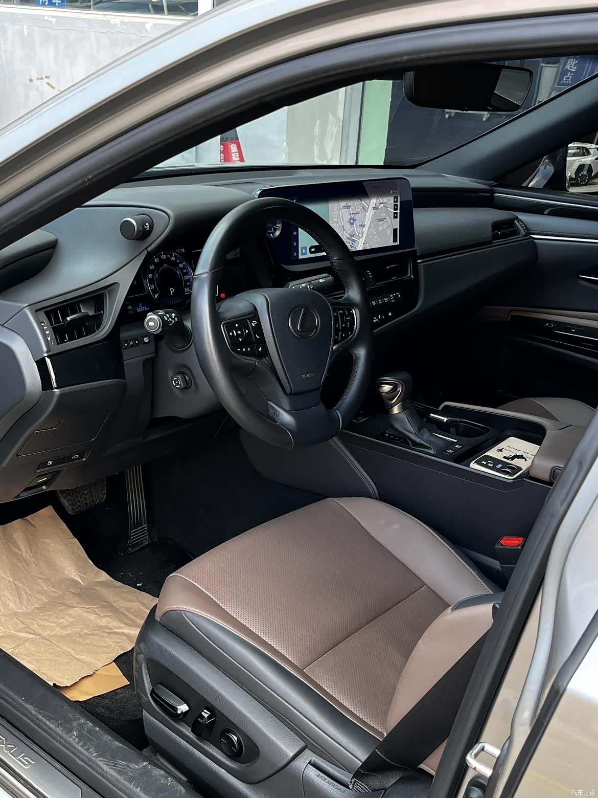 Lexus ES, 2023 13