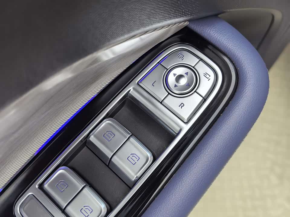 Hongqi HS3