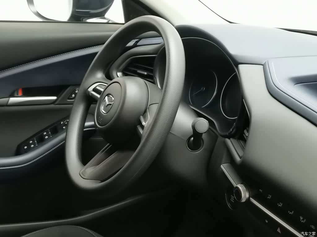 Mazda CX-30, 2025 22