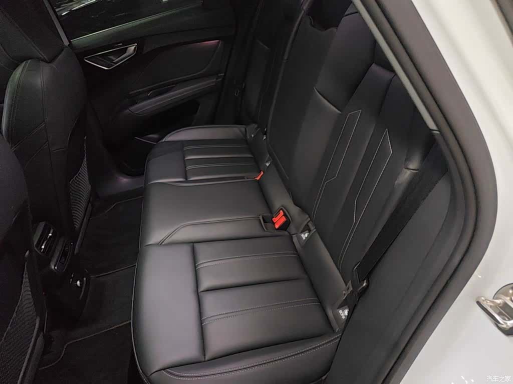 Audi Q4 e-tron, 2024 17