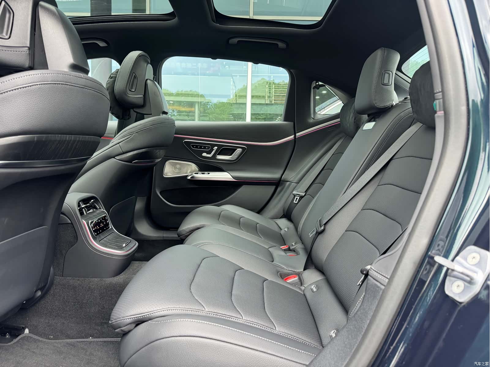 Mercedes-Benz E-Class, 2024 20
