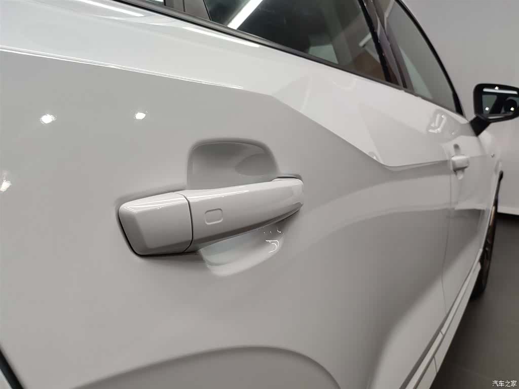 Audi Q2L, 2024 10