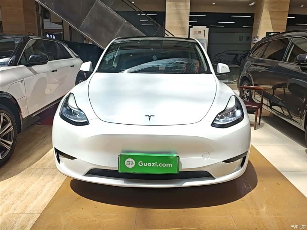 Tesla Model Y, 2022 3