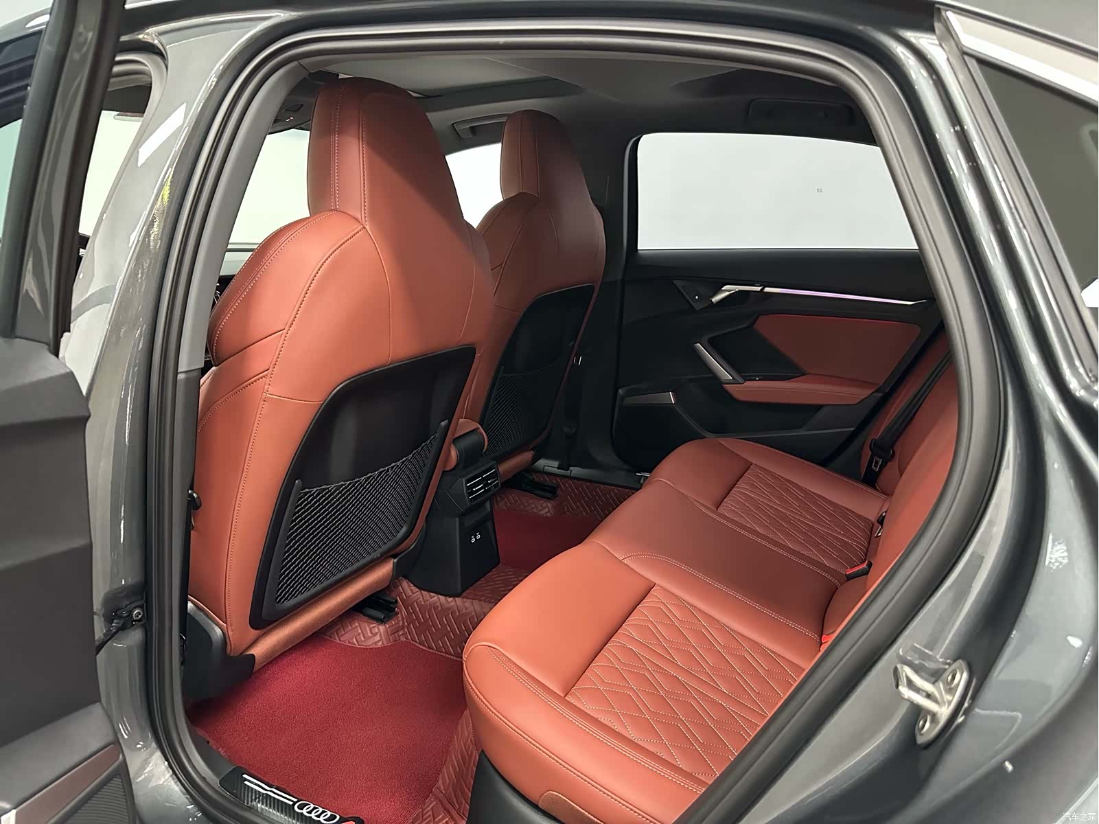 Audi Flying Spur, 2025 12