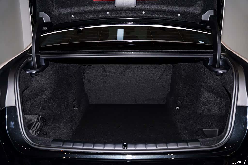BMW 7 Series, 2025 30
