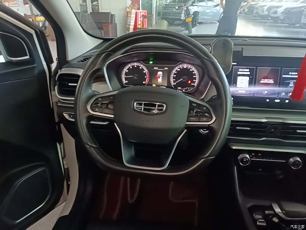 Geely Coolray, 2022 11