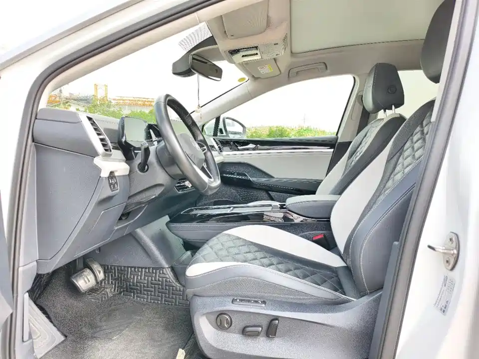 Volkswagen ID.6 CROZZ