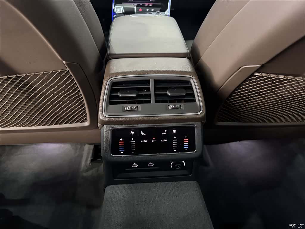 Audi A7L, 2024 23
