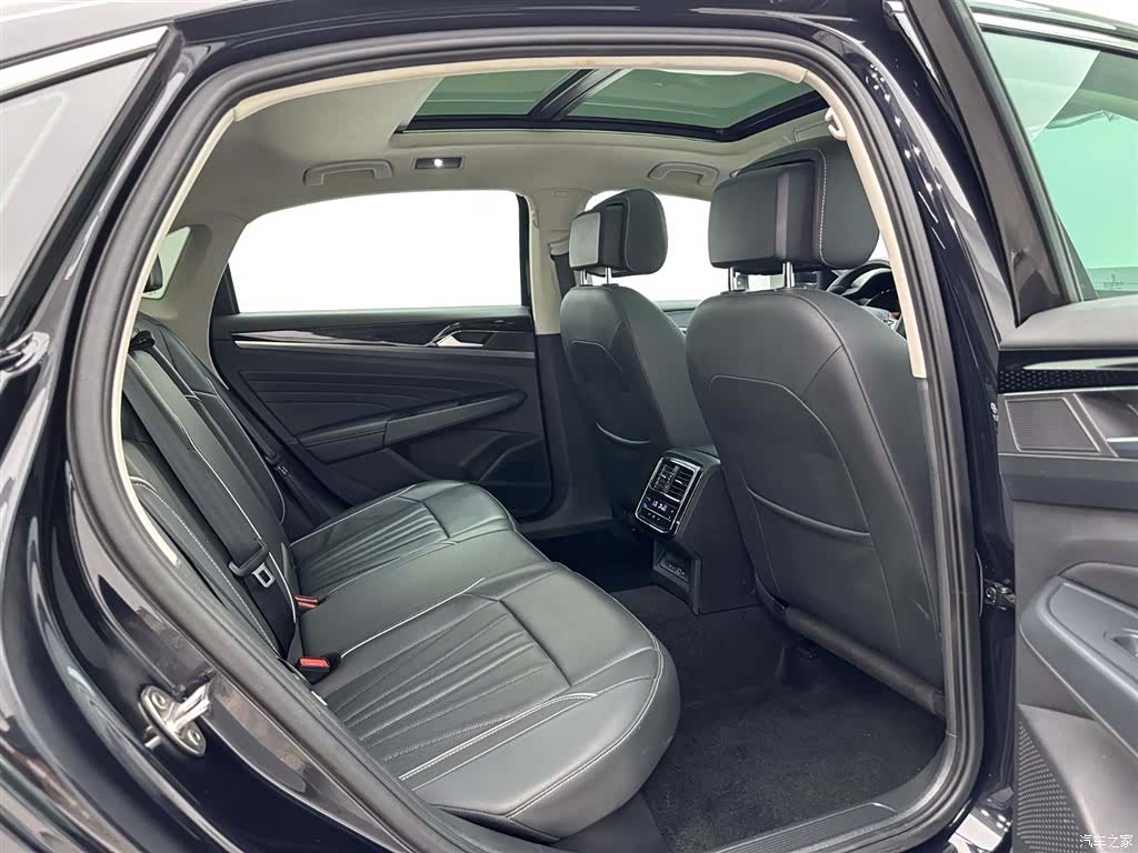 Volkswagen Passat, 2023 22