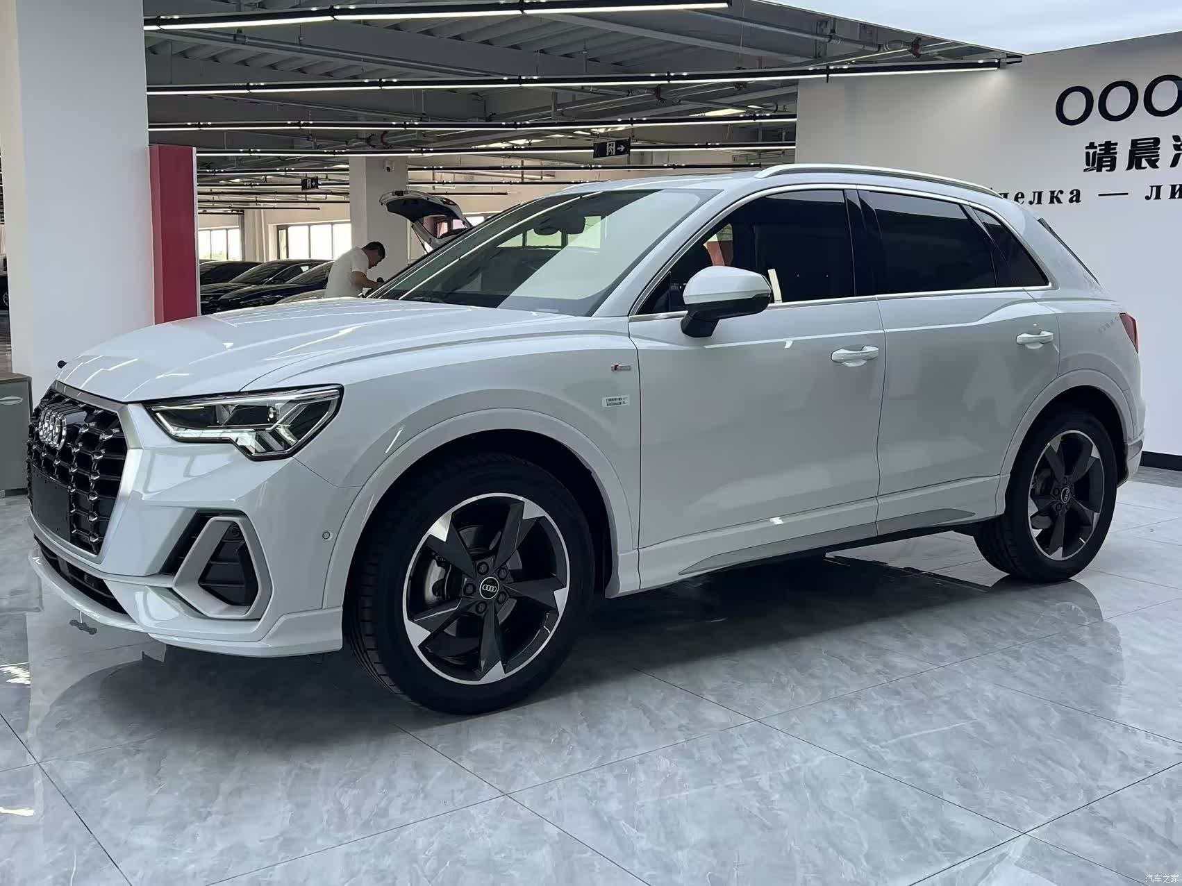 Audi Q3, 2023 2