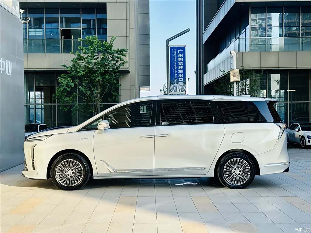 Buick GL8, 2024 4
