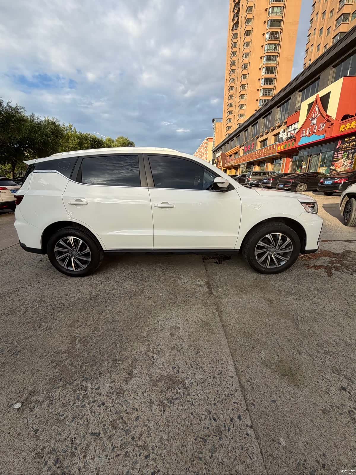 Geely X6, 2022 7