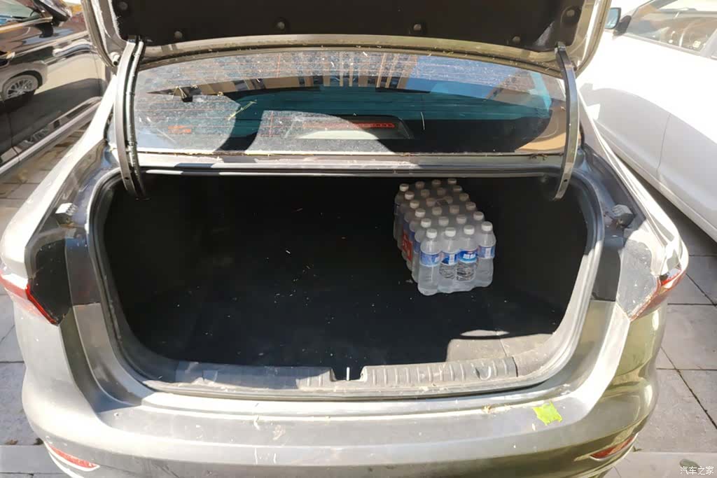 Geely Emgrand, 2023 4