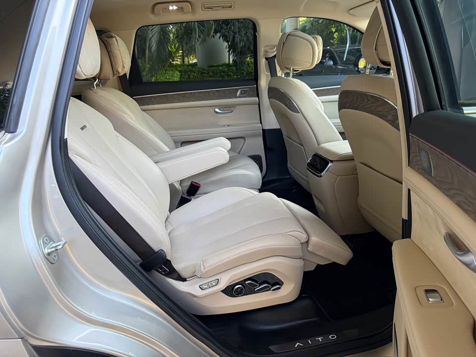 AITO Ask the world M7