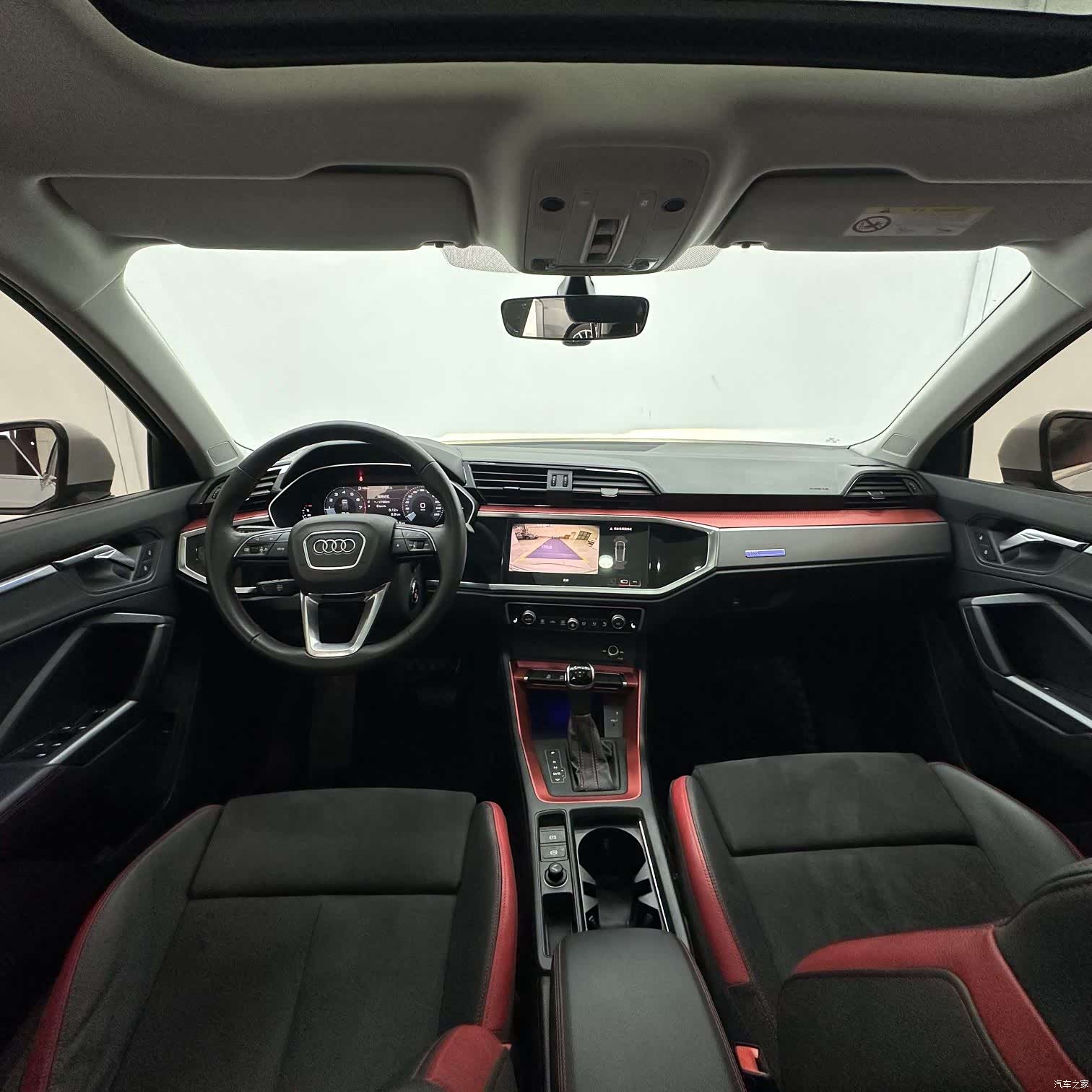 Audi Q3, 2022 10