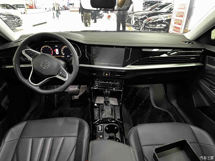 Volkswagen Passat, 2026 12