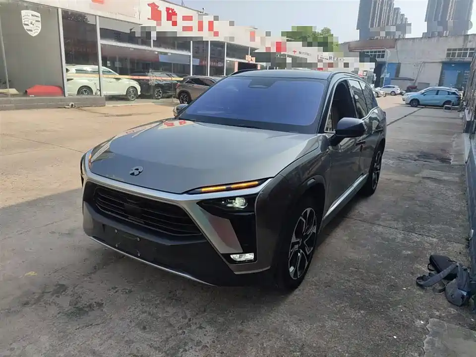 NIO ES8