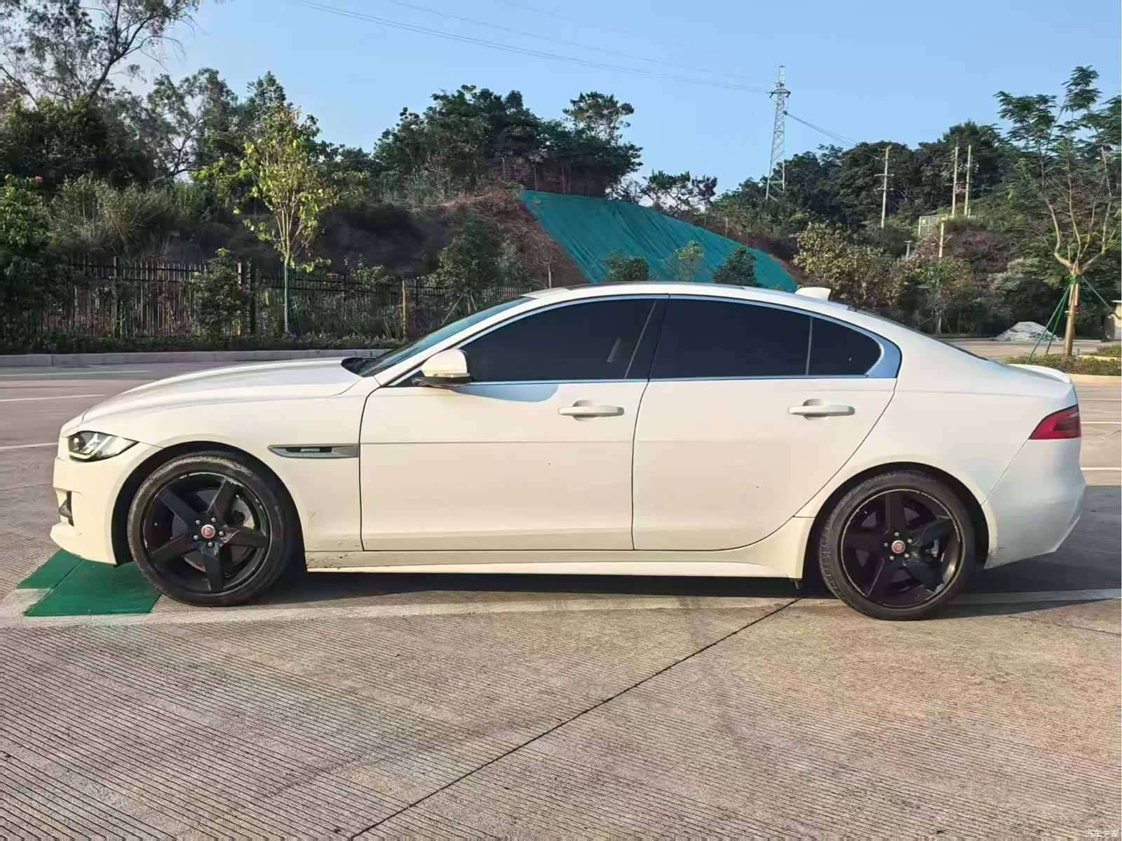 Jaguar XE, 2017 4
