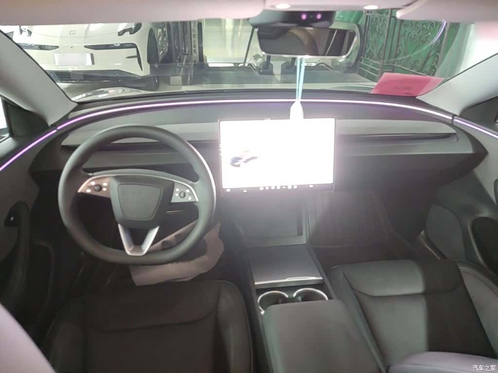 Tesla Model 3, 2025 10