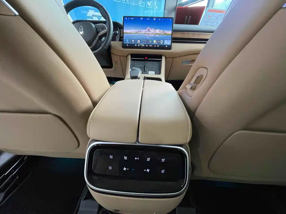 AITO Ask the world M7