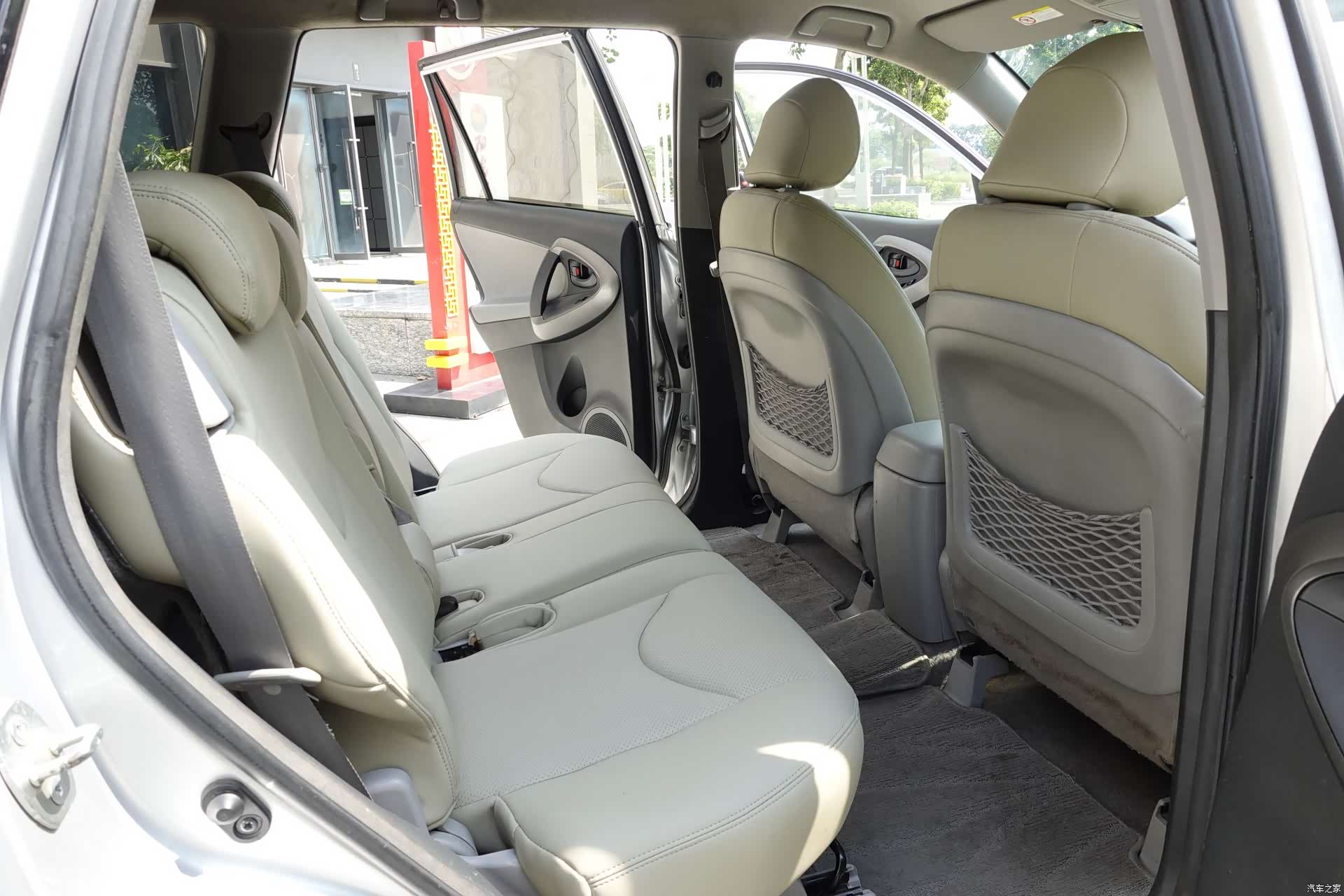 Toyota RAV4, 2012 7