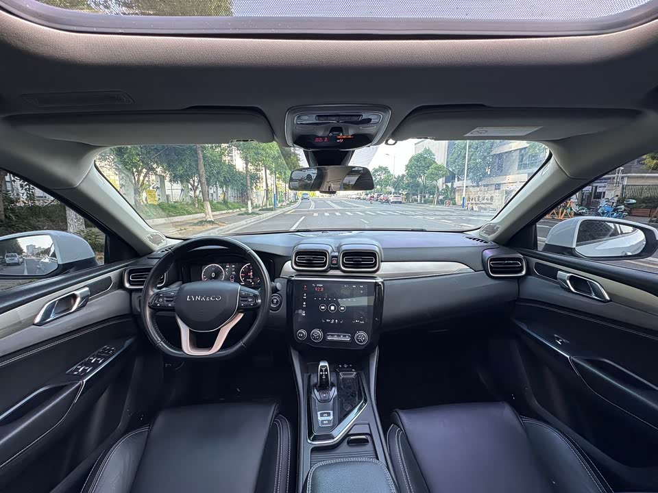 Lynk & Co 03