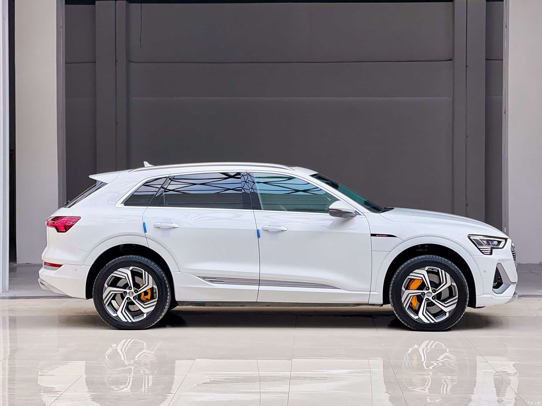 Audi e-tron, 2022 4