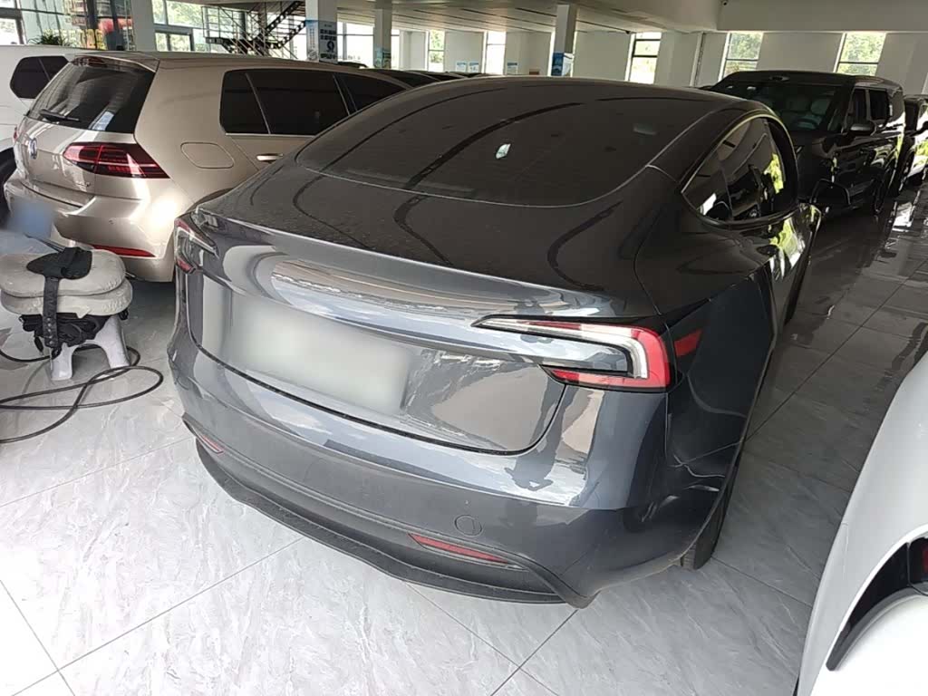 Tesla Model 3, 2025 7